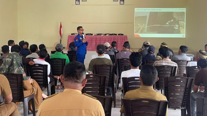 
					Foto: Kegiatan Sosialisasi Keselamatan Jalur Right of Way serta Peringatan Pencemaran dan Kerusakan Laut di wilayah perairan jalur pipa Kabupaten Penajam Paser Utara, Selasa (4/11/2025).  (Dok. Polres PPU)