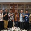 Foto: Bupati Penajam Paser Utara (PPU) Mudyat Noor bersama Direktur Jenderal Perimbangan Keuangan Kementerian Keuangan Republik Indonesia, Askolani, usai melaksanakan audiensi membahas kebijakan fiskal afirmatif bagi daerah penyangga Ibu Kota Nusantara (IKN), di Kantor Kementerian Keuangan, Jakarta, Selasa (4/11/2025). (Dok. Humas PPU)