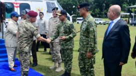 Foto: Presiden Republik Indonesia Prabowo Subianto dan Raja Kerajaan Yordania Hasyimiah, Raja Abdullah II ibn Al Hussein, menyaksikan langsung demonstrasi kemampuan drone kolaborasi Tentara Nasional Indonesia (TNI) dan Angkatan Bersenjata Yordania di Lapangan Tembak Djamsuri AU, Halim Perdanakusuma, Jakarta, pada Sabtu, 15 November 2025. (Dok. BPMI Setpres)