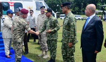 Foto: Presiden Republik Indonesia Prabowo Subianto dan Raja Kerajaan Yordania Hasyimiah, Raja Abdullah II ibn Al Hussein, menyaksikan langsung demonstrasi kemampuan drone kolaborasi Tentara Nasional Indonesia (TNI) dan Angkatan Bersenjata Yordania di Lapangan Tembak Djamsuri AU, Halim Perdanakusuma, Jakarta, pada Sabtu, 15 November 2025. (Dok. BPMI Setpres)