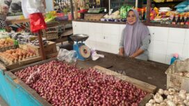 Foto: Bahan pokok yang dijual di Pasar Induk Penajam (Dok: CahayaBorneo/AJI).