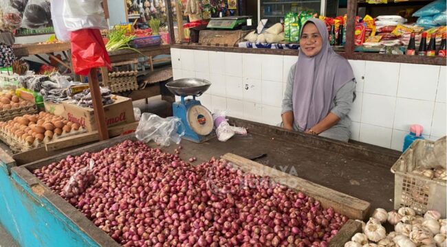Foto: Bahan pokok yang dijual di Pasar Induk Penajam (Dok: CahayaBorneo/AJI).