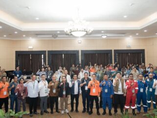 Foto: Para peserta Joint Readiness Exercise SKK Migas Wilayah Kalimantan–Sulawesi berfoto bersama usai mengikuti rangkaian latihan kesiapsiagaan darurat yang digelar di Balikpapan, sebagai upaya memperkuat sinergi dan koordinasi lintas perusahaan serta instansi terkait dalam operasi hulu migas. (Dok. PHI)