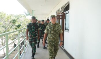 Foto: Irjenad Parlindungan Hutagalung meninjau kesiapan personel dan sarpras di Mako Brigif TP 85/BTC dalam rangka pelaksanaan pengawasan dan pemeriksaan (Wasrik) TNI AD di Kutai Barat. (Dok. Pendam VI/Mlw)